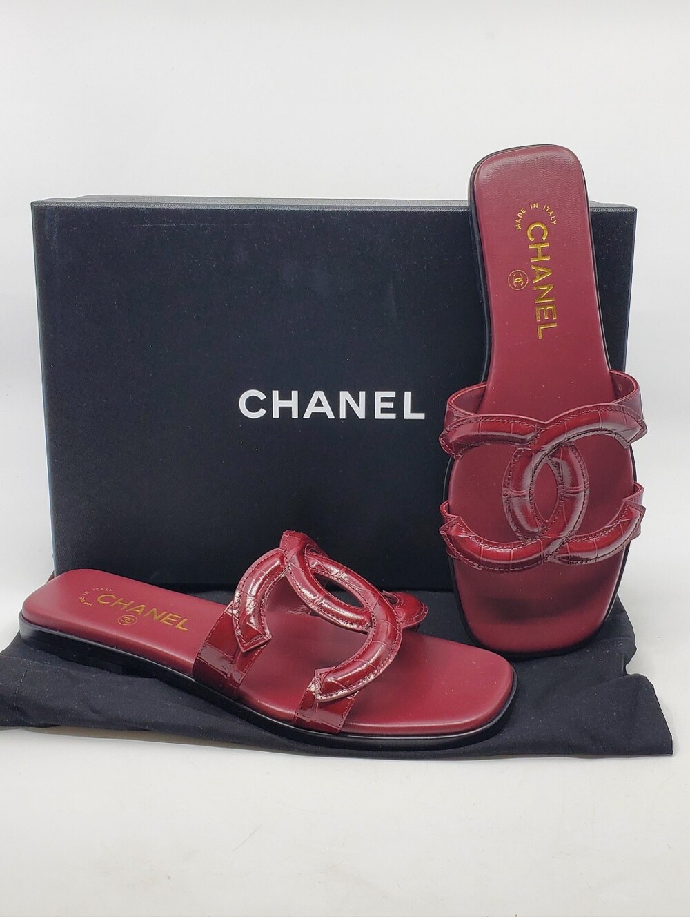 Chanel Crocodille-embossed Mules/sandals Burgundy